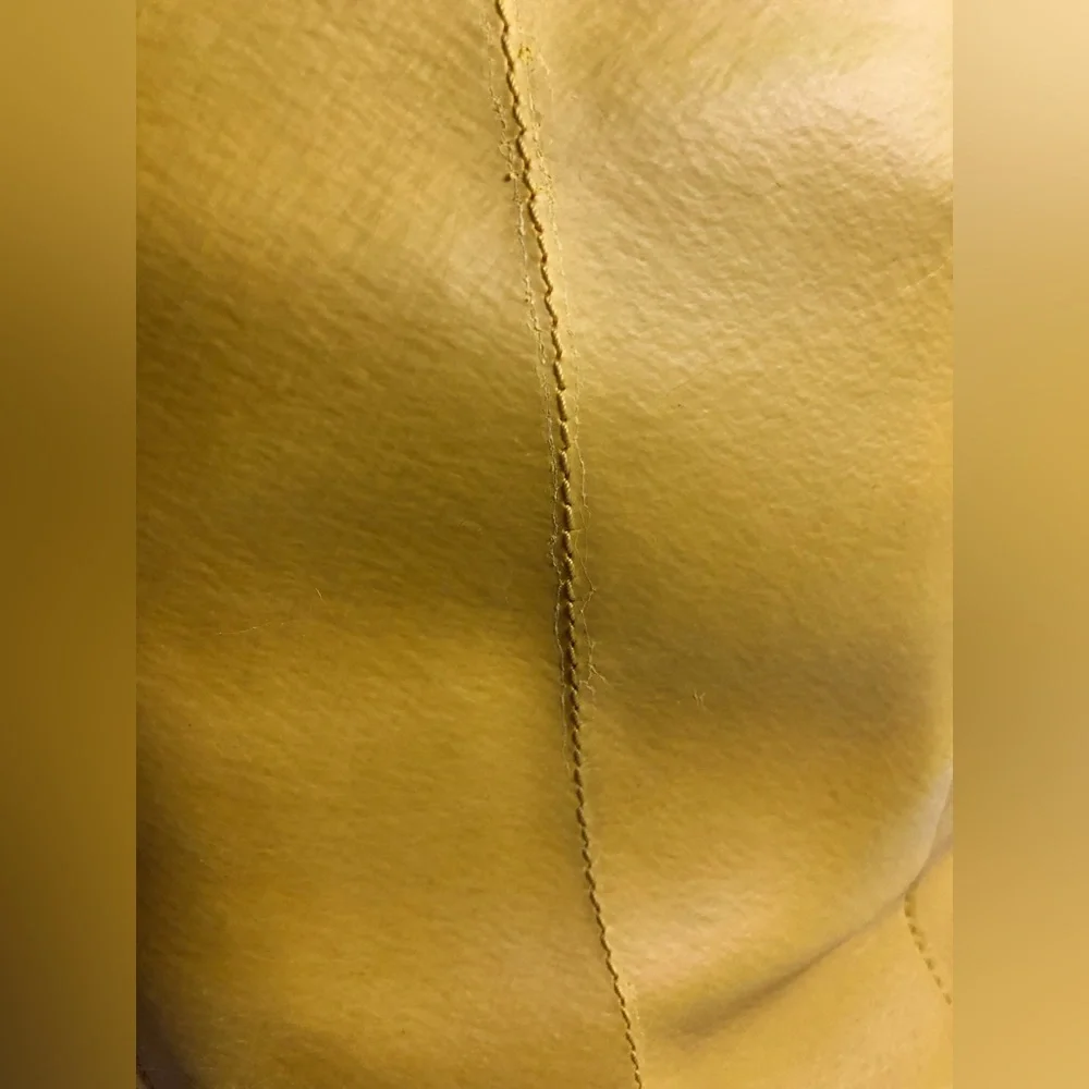 Hunter Yellow Rubber Tote - Picture 9 of 16